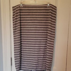 Old Navy Gray and White Midi Pencil Skirt Casual Stretch